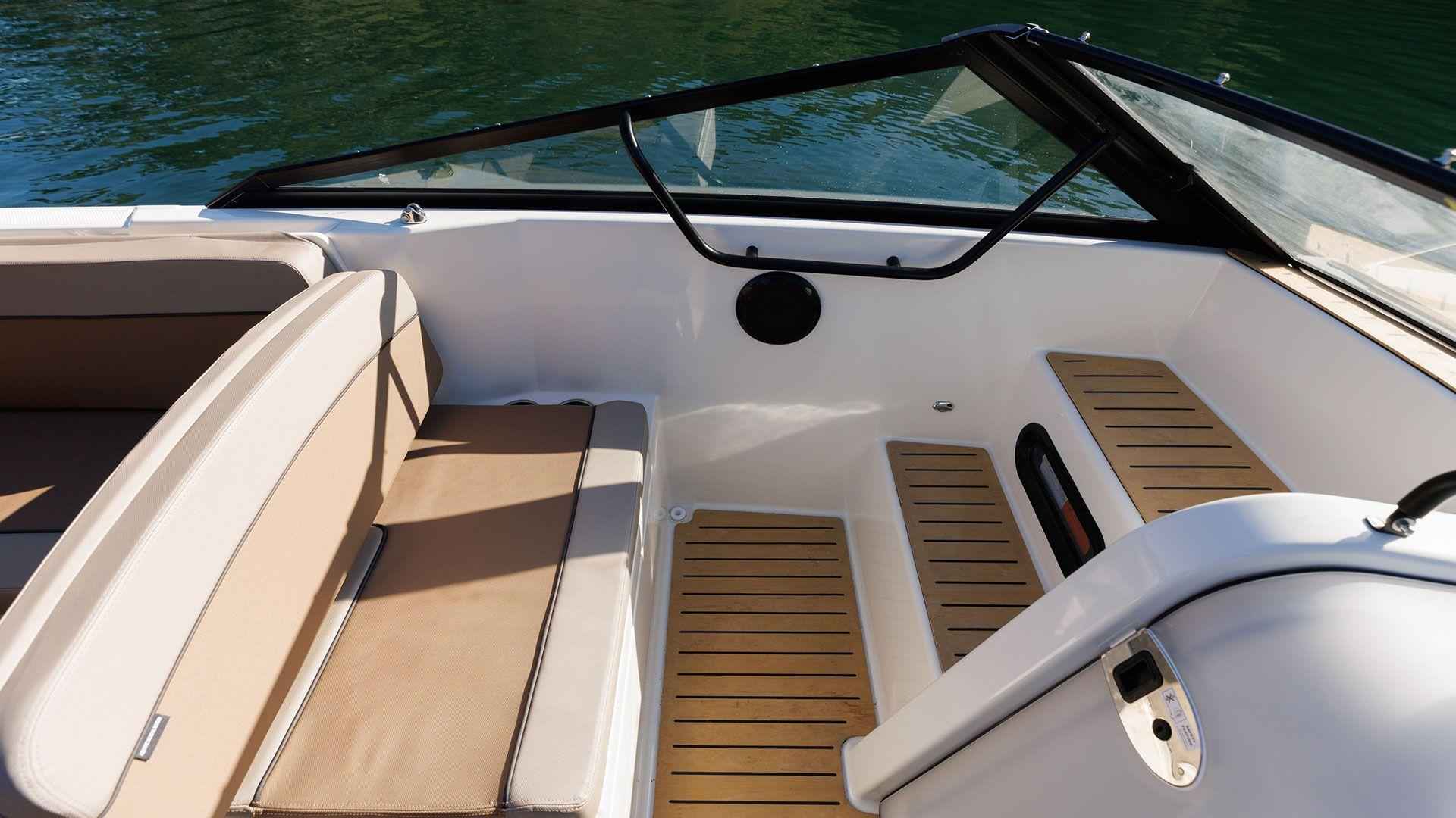 Quicksilver-675-Cruiser-Internal-13_11_11zon